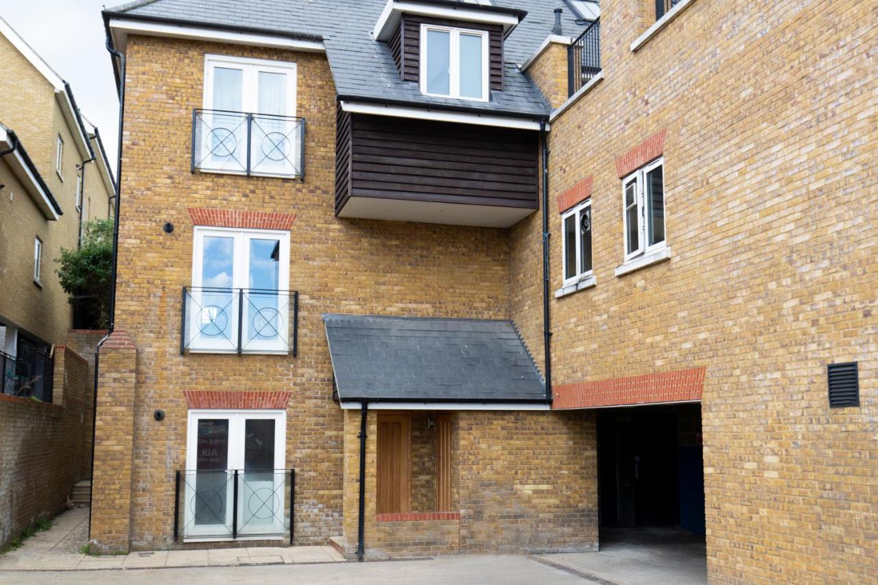 Velvet 1-Bedroom Apartment, Clockhouse, Hoddesdon Exterior photo